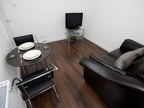 Aberdeen Serviced Apartments - Bloomfield Екстер'єр фото